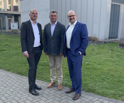 v.l.n.r. Jörg Marx (COO), Stephan Ringeis (Aufsichtsratsvorsitzender)   Sebastian Polag (CFO)   Bildnachweis: AGAPLESION 
