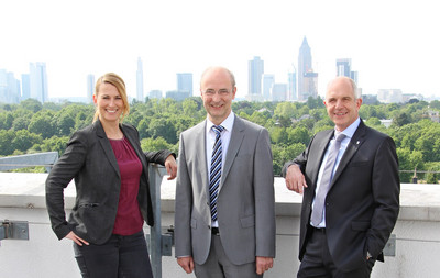 Die Herausgeber Dr. Markus Horneber (rechts), PD Dr. med. Rupert Püllen und Janine Hübner Foto AGAPLESION gAG.